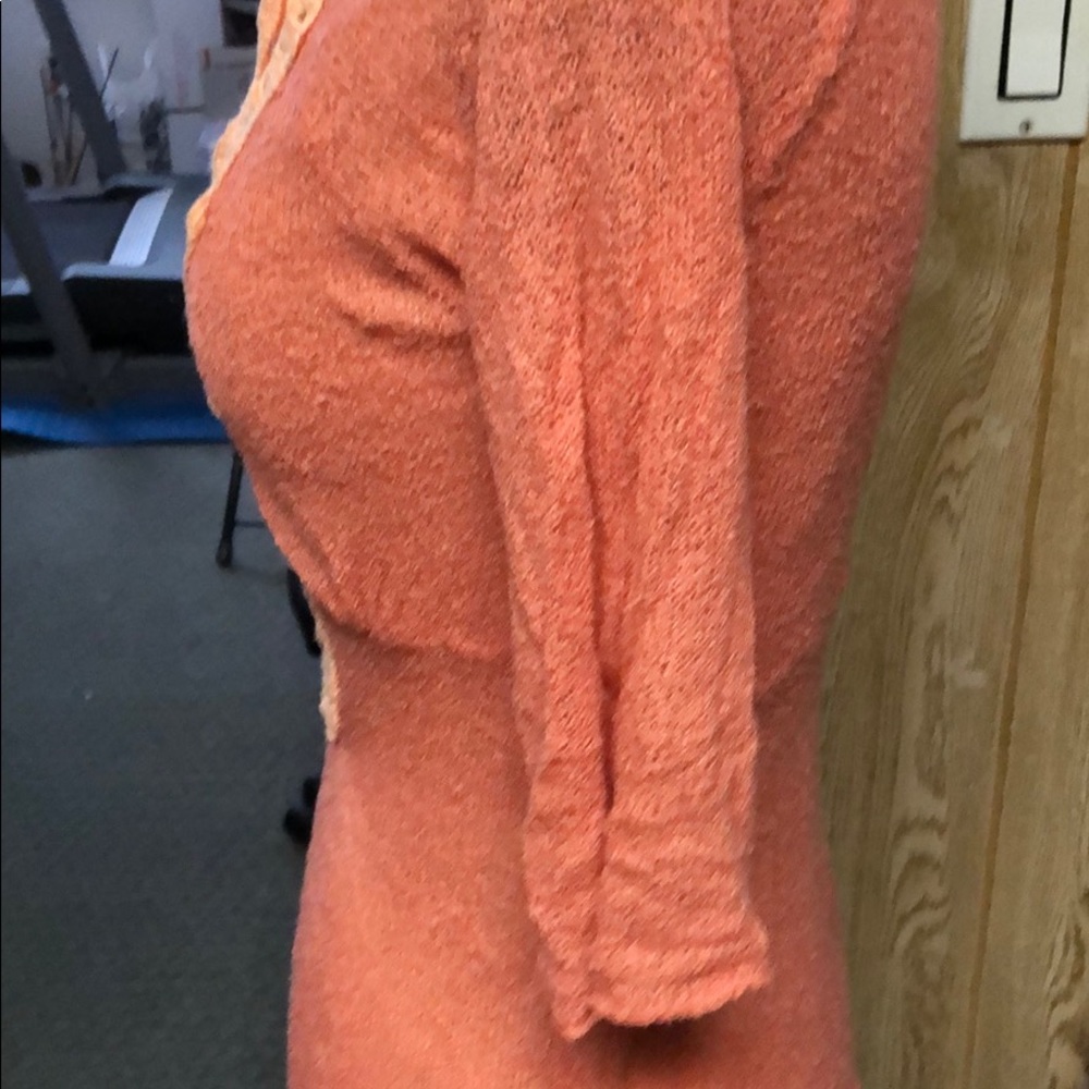 Free People light weight coral sweater sz Large - Picture 4 of 8